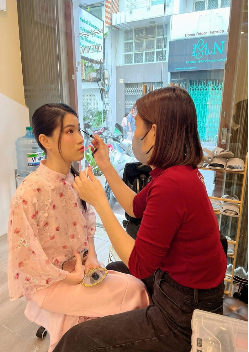 Dịch vụ trang điểm dự tiệc tại nhà TPHCM